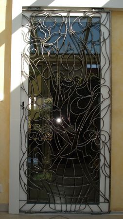 Grille sur porte